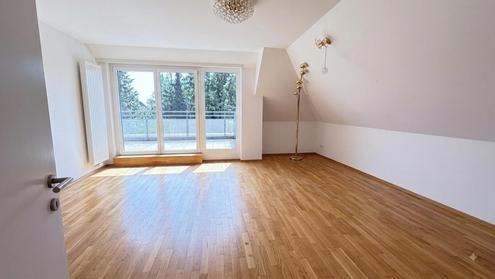 Oswaldgasse: Oberstes Stockwerk, 18m� TERRASSE und hofseitig ruhig! Klimaanlage!