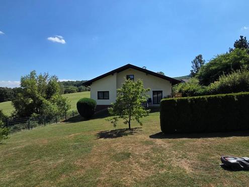 SEHR GEPFLEGTES EINFAMILIENHAUS MIT SCH�NEM AUSBLICK