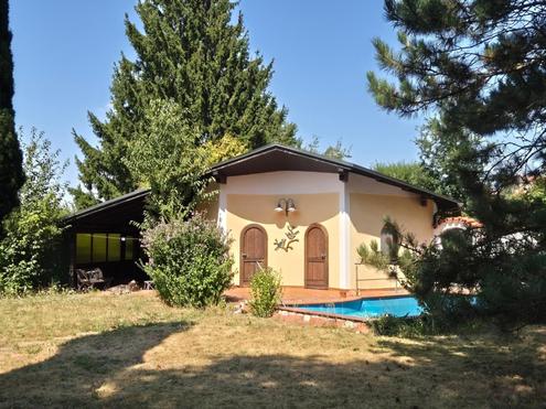 GRUNDST�CK IN ZENTRUMSN�HE MIT GARAGE, POOL UND POOLHAUS
