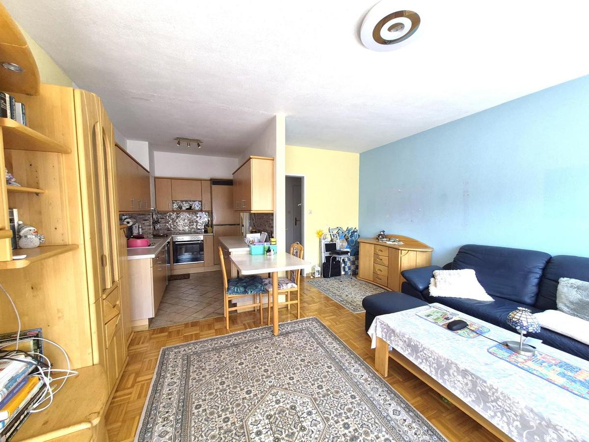 Wohnzimmer mit K�che