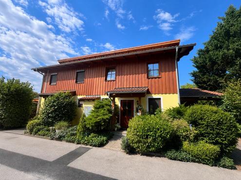 "Charmantes Eckreihenhaus mit Garten"
