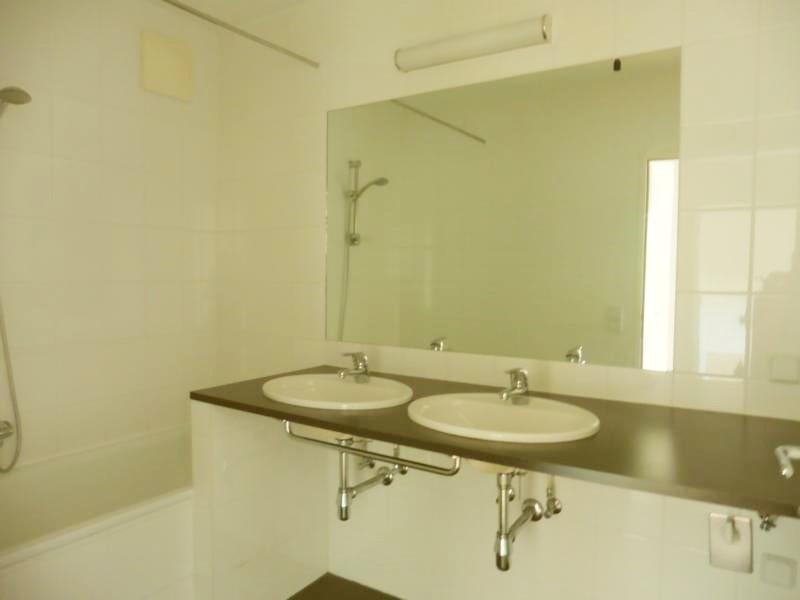 Doppelwaschbecken und Wanne
