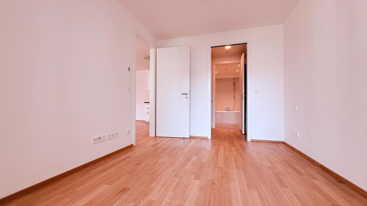 Schlafzimmer mit Blick ins Badezimmer