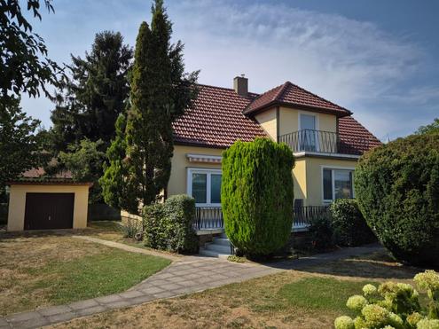 SCH�NES, GER�UMIGES EINFAMILIENHAUS MIT EBENEN GRUNDST�CK