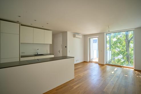 "Dachgeschoss, Balkon & grüner Ausblick"