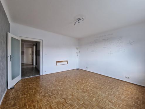 "Hoch Oben - Zentral begehbare helle 3-Zimmer in guter Lage  - WG-Tauglich"