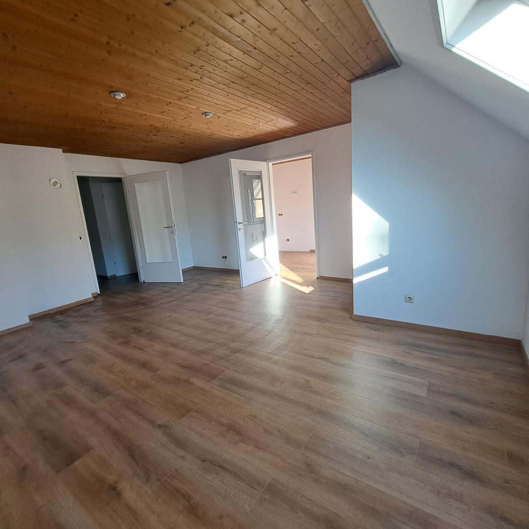 Wohnzimmer mit Blick in die K�che