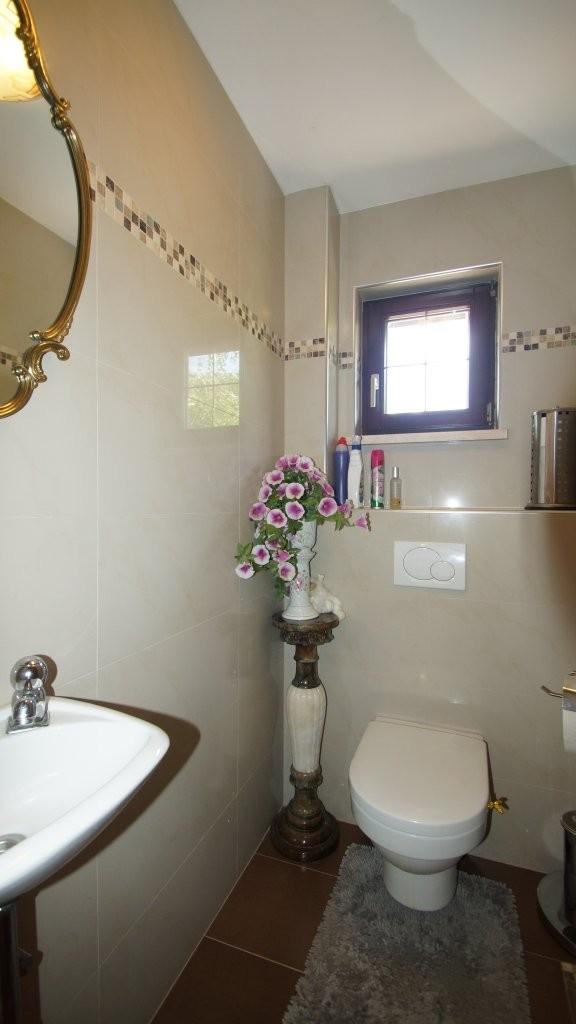 9 WC EG EFH 2000