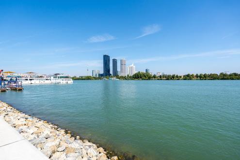 "An der sch�nen blauen Donau!"