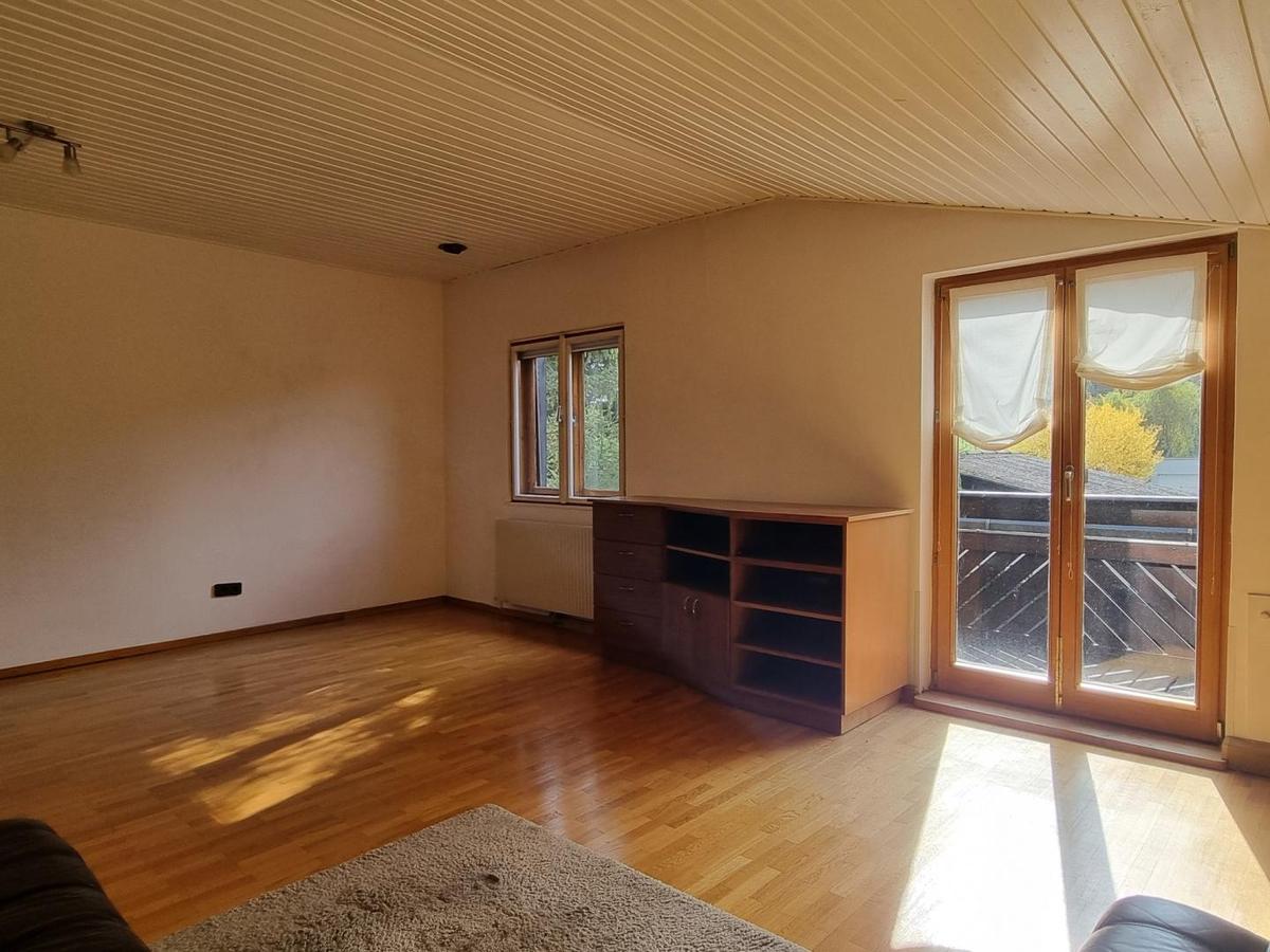 Zimmer 4, DG