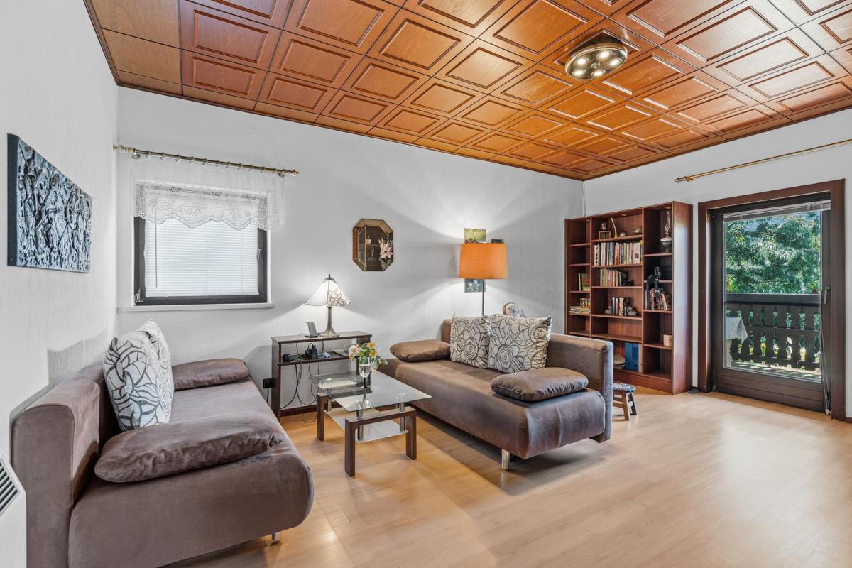 12 Obergeschoss Wohnzimmer mit Ausgang Balkon