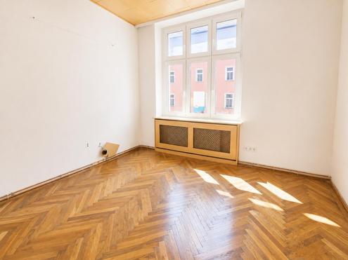 "ALTBAUJUWEL MIT POTENZIAL | 4 Zimmer | Raumh�he bis 3,20 m | Lift"