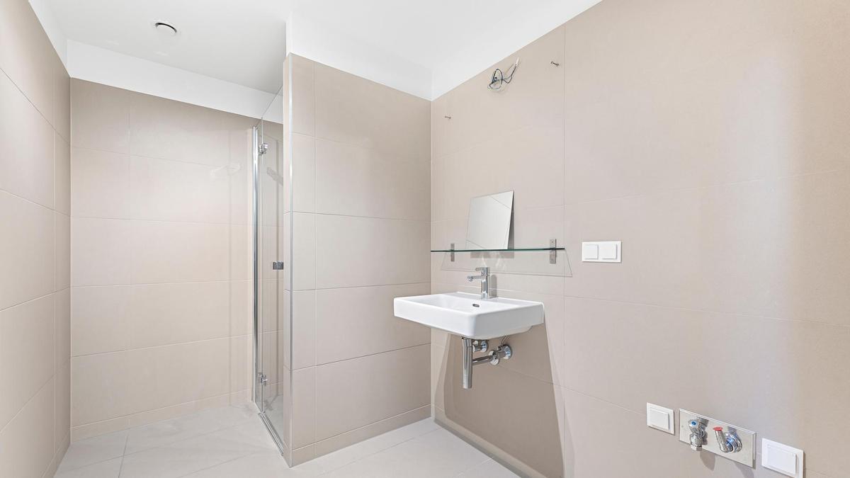 2 Badezimmer mit Dusche
