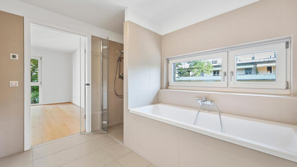 Badezimmer en suite Hauptschlafzimmer