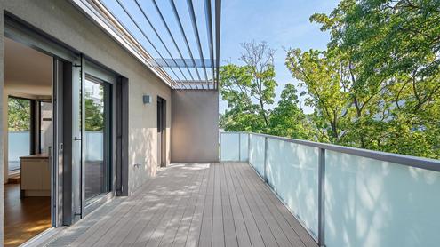 Penthouse Feeling in Gersthof mit zwei Sonnenterrassen, eigenem Park und einzigartiger Ruhelage