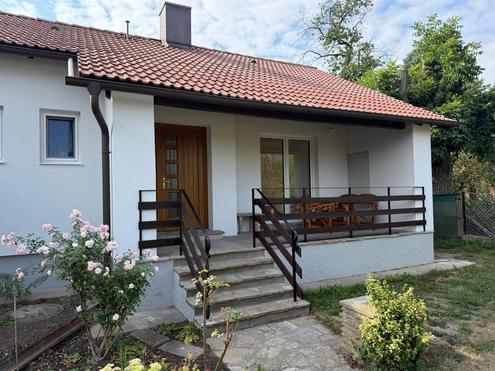 KLEINES UND FEINES HAUS MIT SONNIGEM GARTEN! Erstbezug nach Renovierung!