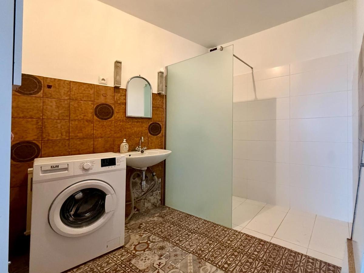 8 Badezimmer
