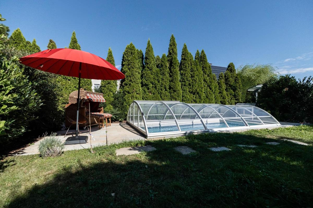 5. Pool mit �berdachung
