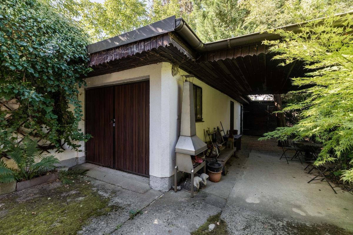 43. Garage