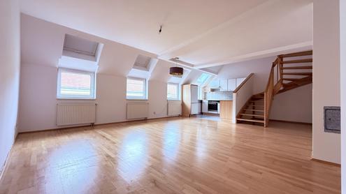 Gro�z�gige 2-Zimmer-DG-Maisonette in unmittelbarer U3- und S-Bahn-N�he!!!