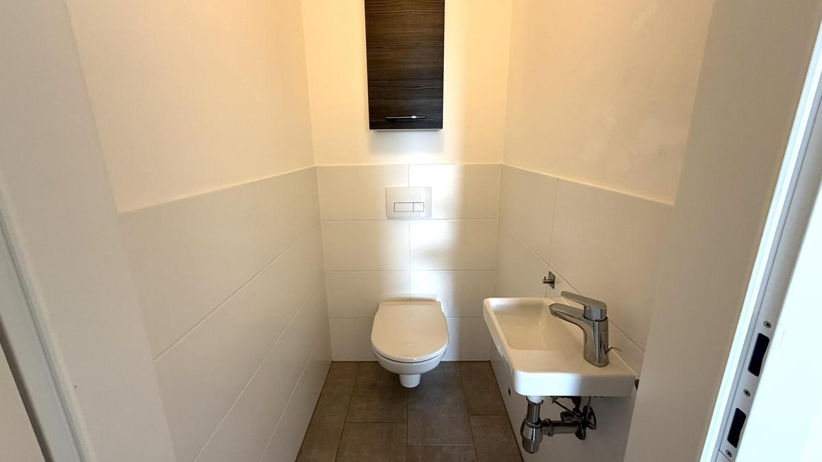 WC mit Waschbecken