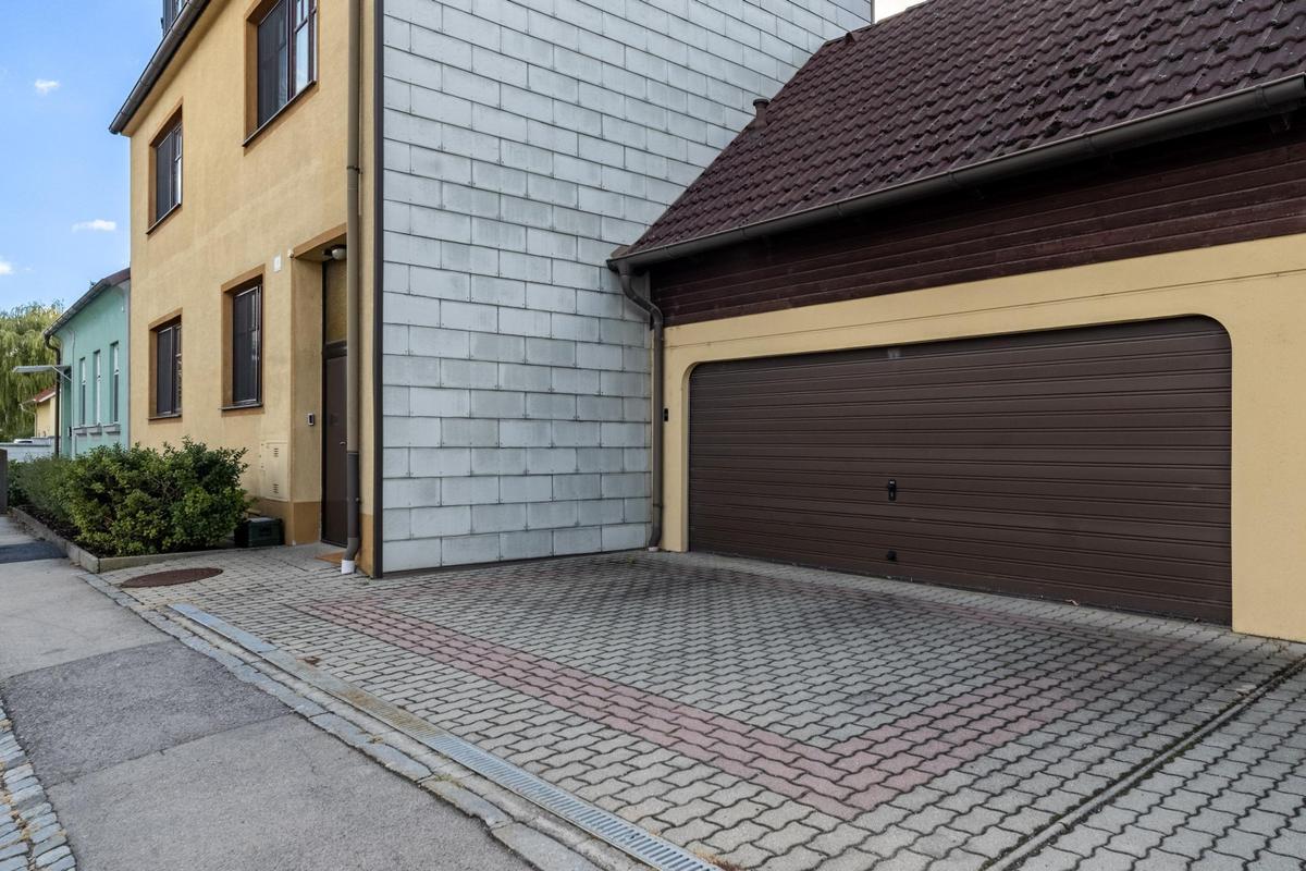 37 Garagenansicht