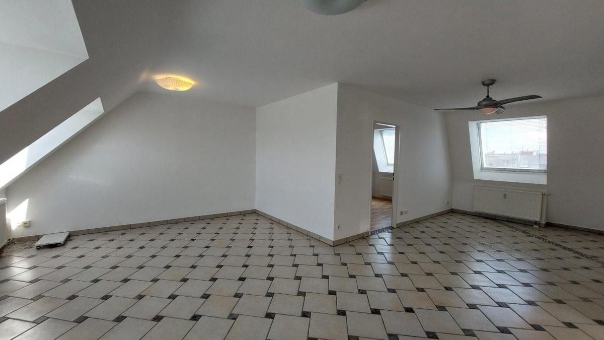 2 Wohnzimmer DG ETW 1220