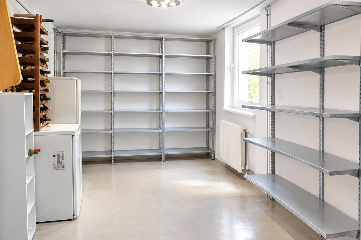 Raum Keller ca. 22m�, mittels AI Gegenst�nde entf.