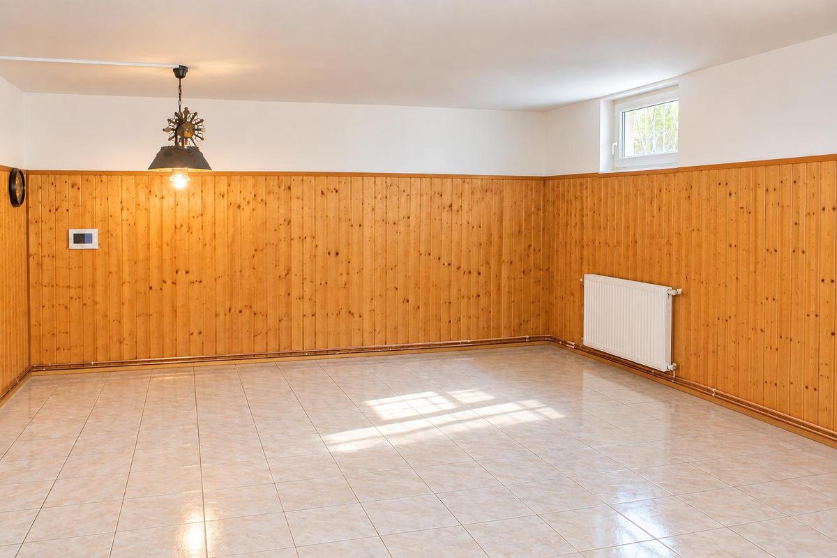 Raum Keller ca. 33m�, mittels AI Gegenst�nde entf.