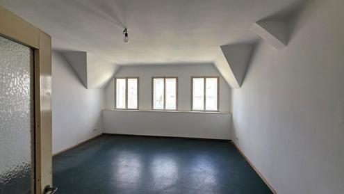 Sanierungsbed�rftige DG-Wohnung mit Potential (bis 215m�) - N�he U3 und U4
