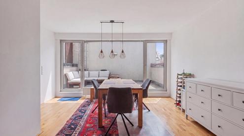 �ber den D�chern des 7. Bezirks. Exklusive Dachgescho�wohnung mit Terrasse in der Burggasse!