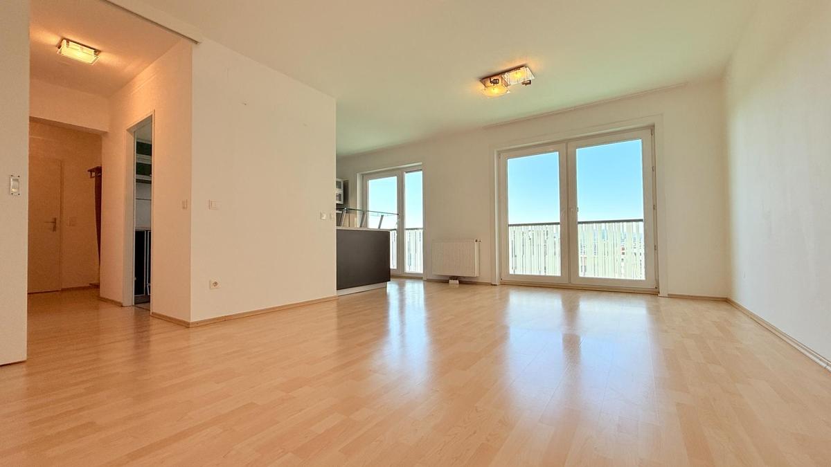 Wohnzimmer mit Blick zur Loggia