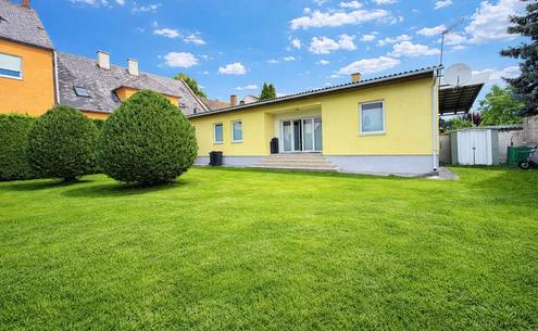 Generalsanierter, ausbauf�higer Bungalow mit herrlichem Garten!  Zentral gelegen und wunderbar ruhig!