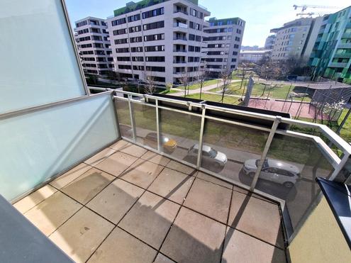 Modern und sonnig - Balkon mit S�d-Ausrichtung und elektr. Au�enjalousien - 3.OG
