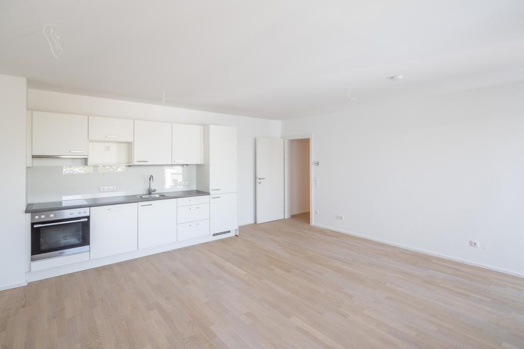 gro�es Wohnzimmer mit offener K�che