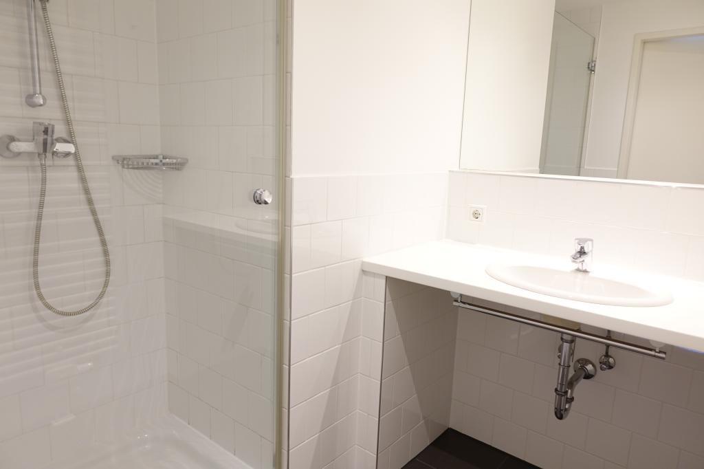 WC mit Waschbecken