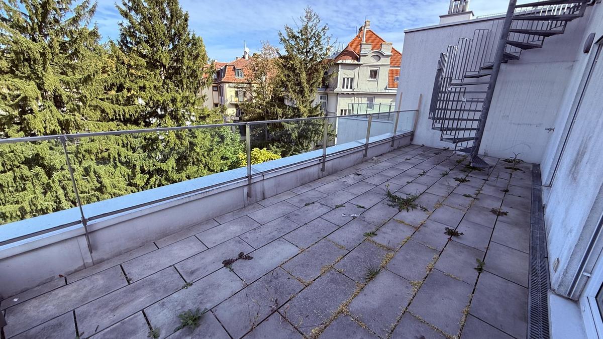 Terrasse bei den Schlafzimmern