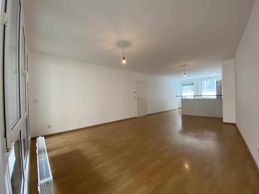 Wohnzimmer, Blick zur K�che