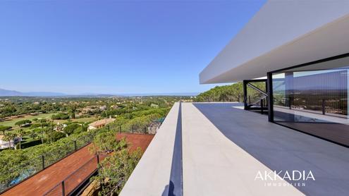Prämierte Architektenvilla mit Blick über die Sierra Grazalema