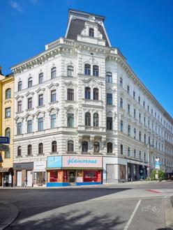 Weitblick über Wien - DG-Wohnung mitten im 6.Bezirk mit großer Dachterrasse zu vermieten!