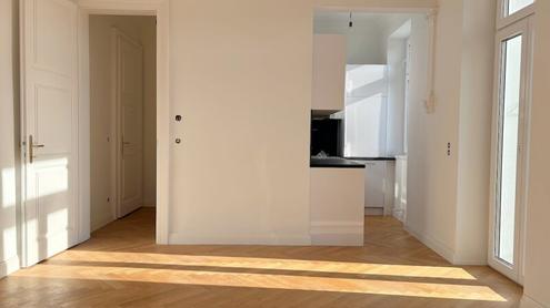 Erstbezug nach Sanierung! Kurzzeitvermietung (Airbnb möglich) attraktive Altbau Wohnung mit Balkon!