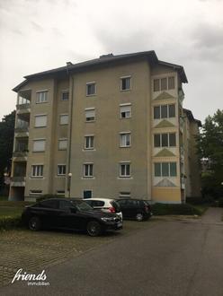 3-Zimmer-Wohnung mit Loggia und Parkplatz direkt beim Schosspark!