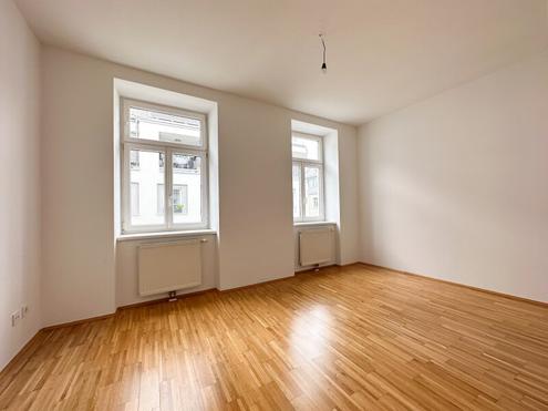 STILVOLL SANIERTER ALTBAU: geräumige 2-Zimmerwohnung im 2. Liftstock  | AKH NÄHE