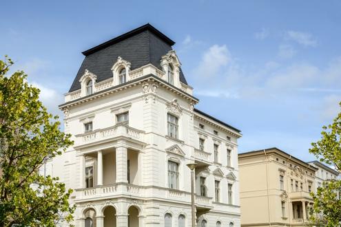 Traumhaft sanierte 7-Zimmer Altbau-Villa mit Fernblick