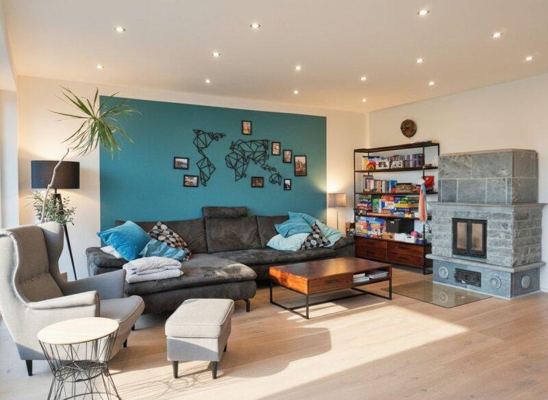 Wohnzimmer mit Kachelofen