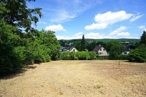 Baugrundstck mit Ausblick in zentraler Ruhelage in Pressbaum
