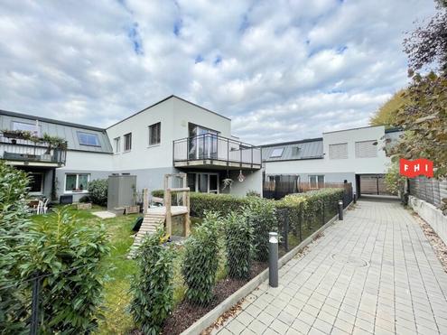 Sonniges 3 Zimmer Neubau-Dachgeschoss-Eigentum mit Terrasse, 2 Garagen & Grnblick in schner Ruhelage