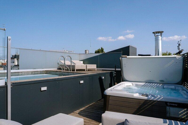 Dachterrasse - Pool, Whirlpool und Loungebereich