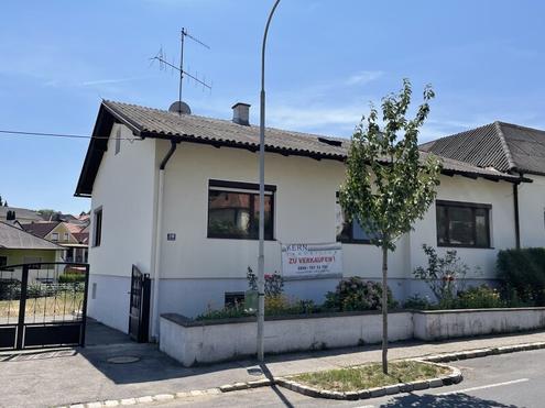 EINFAMILIEN-HAUS MIT 457 m² GRUND UND CARPORT/SCHEUNE IN WIESEN