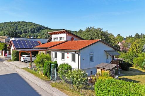 Charmanter Familienwohnsitz in sonniger Siedlungslage mit herrlichem Südgarten